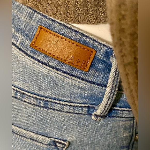 A&F Harper Super Skinny Jeans - Picture 4 of 10